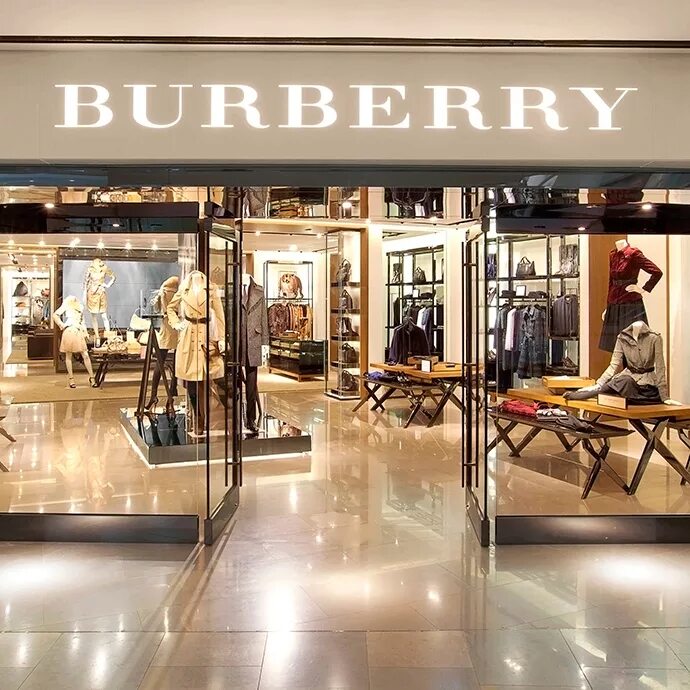 Burberry аутлеты Лондона. Burberry shop. Burberry shop Barcelona. Барбери магазин одежды. Burberry магазин