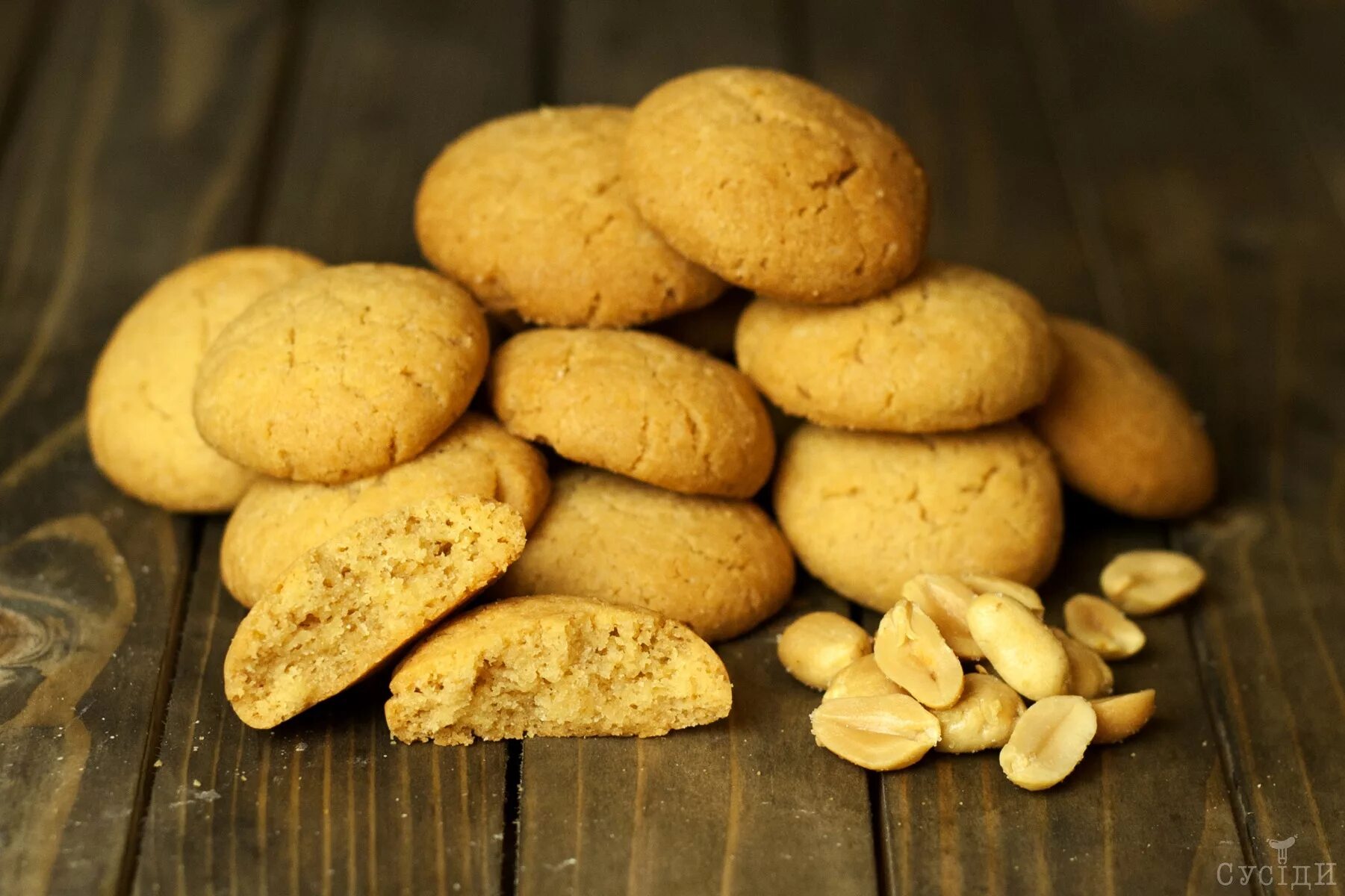 Печенье посыпанное орехами. Арахисовое печенье. Печенье с арахисом. Печенье «песочное». Печенье из арахиса.