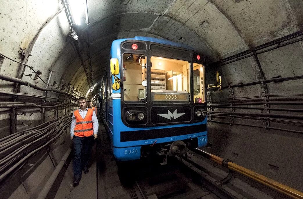 Станция Бранево метрополитена. Вагоны Новосибирского метрополитена. Туннель Новосибирского метрополитена. Тоннели Новосибирского метро.