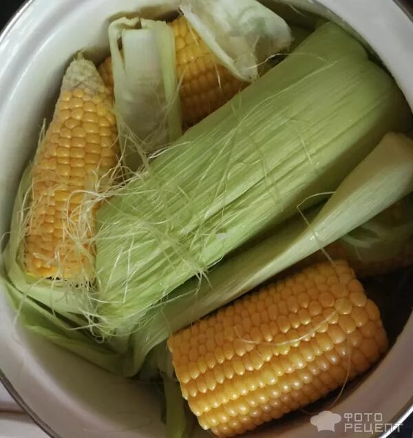 Кукуруза доле. Кукуруза в початках вареная. Кукуруза в кастрюле. Кукуруза в початках 1шт. Отваренные початки кукурузы.