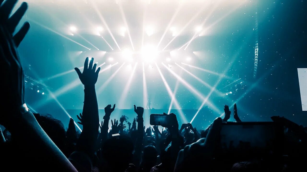 Queen стадион. Hold a concert. Рейв. Ночной концерт. The things needed to hold concerts.