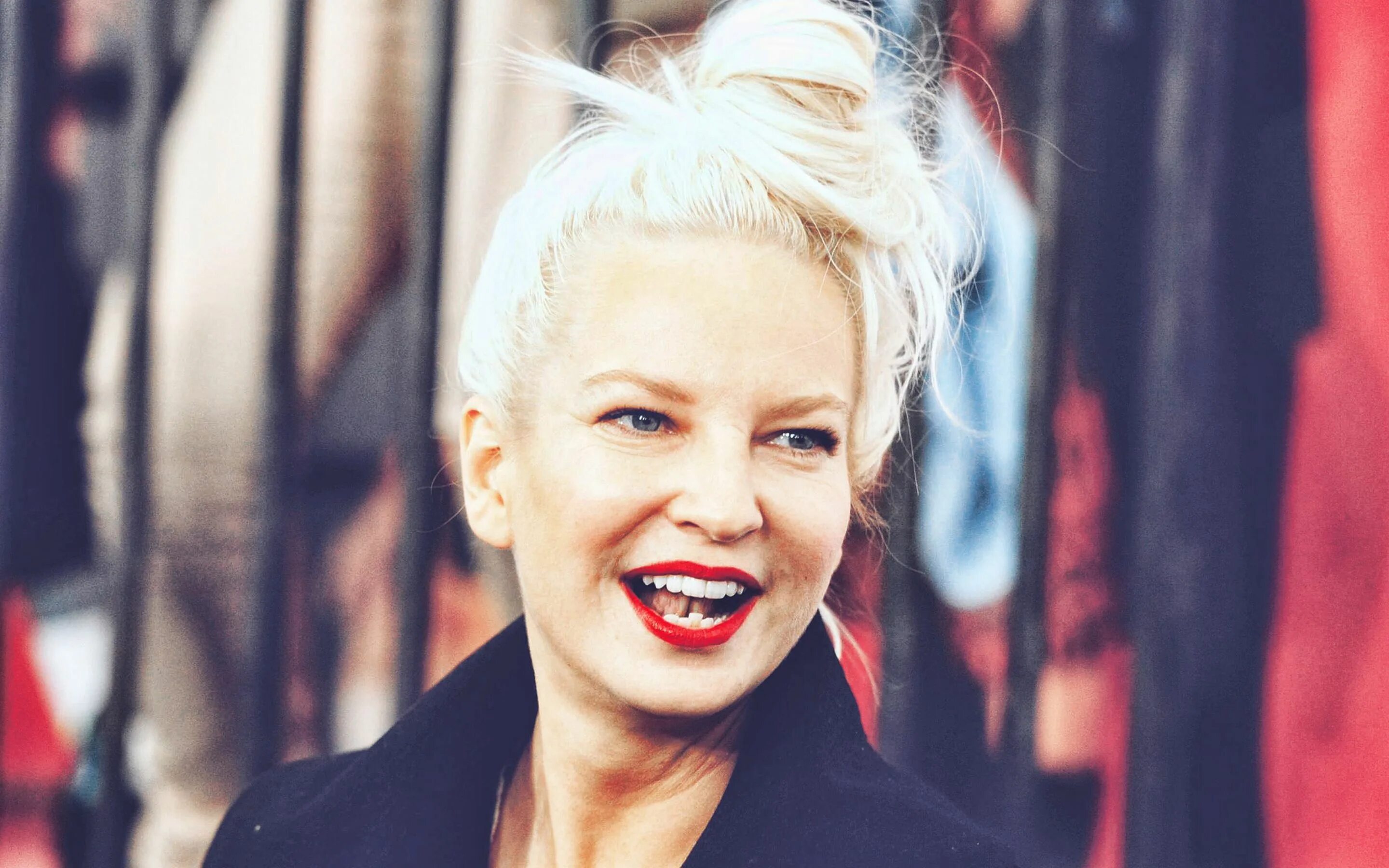 Sia мэдди. Сия ферлер. Sia фото. Sia певица. Сия отзывы.