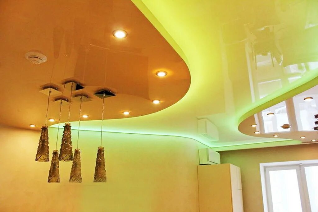 фото уровневых потолков. двухуровневые натяжные потолки. многоуровневые натяжные потолки с подсветкой. многоуровневый подвесной потолок. двухуровневые натяжные потолки волна.