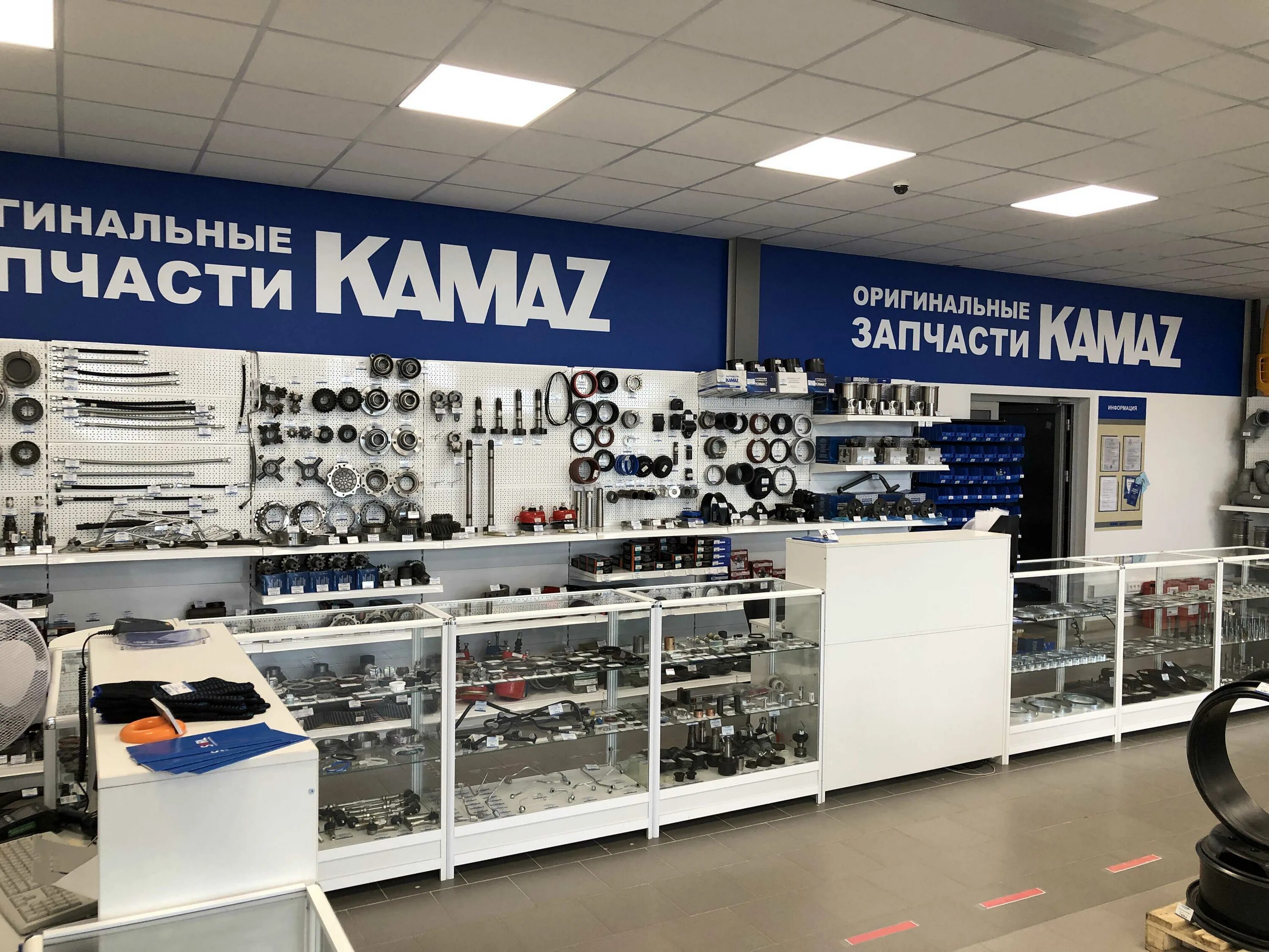 Ассортимент магазина автозапчастей. Сеть магазинов автозапчастей. Магазин запчастей. Магазин автозапчастей. Магазин автозапчастей.