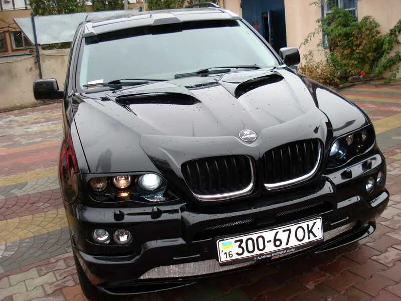 Капот е70. Черный БМВ х5 е53 рестайл. BMW x5 e53 Tuning. БМВ е53 Хаманн. БМВ х5 е53 2006.