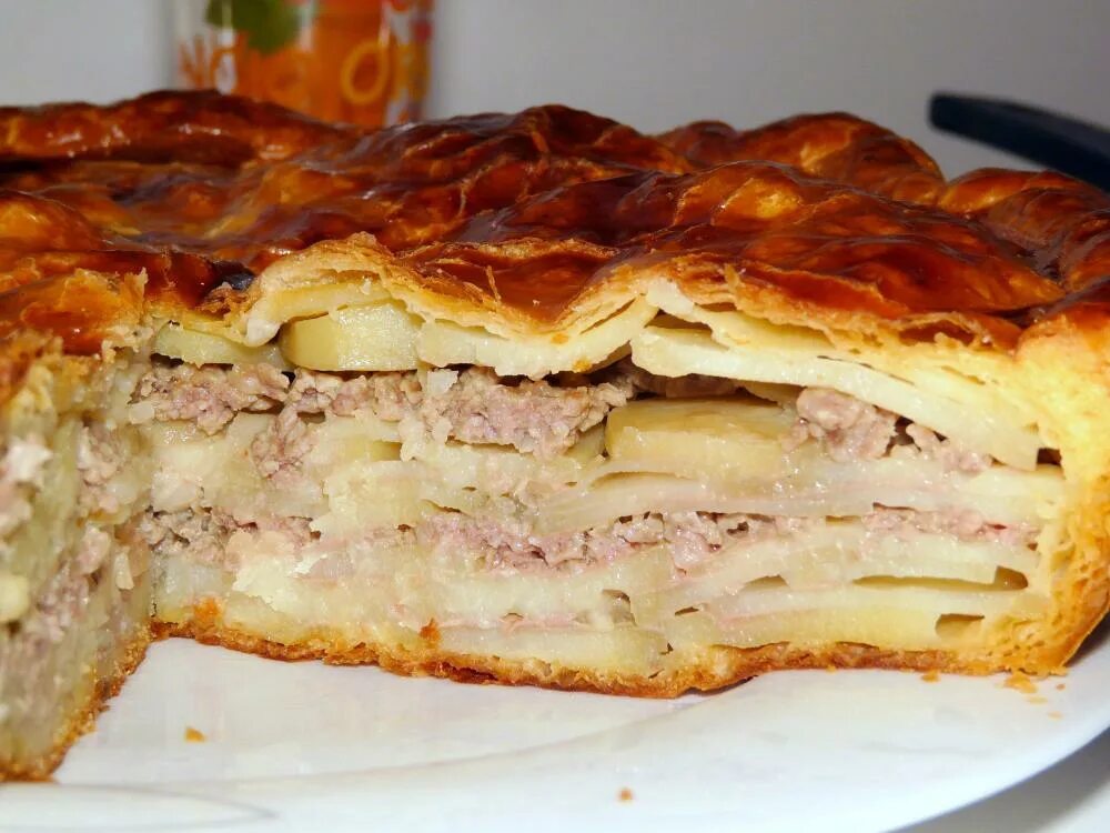 Как называется пирог с картошкой и мясом. Пирог с картошкой. пирог с мясом и картошкой. большой пирог с картошкой. большой пирог с картошкой в духовке.