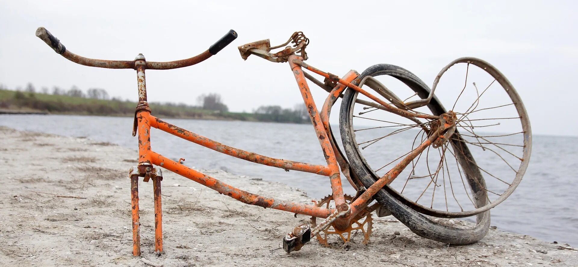 Велосипед. Ржавый велосипед. Старый велосипед. Гнилой велосипед. Bike break