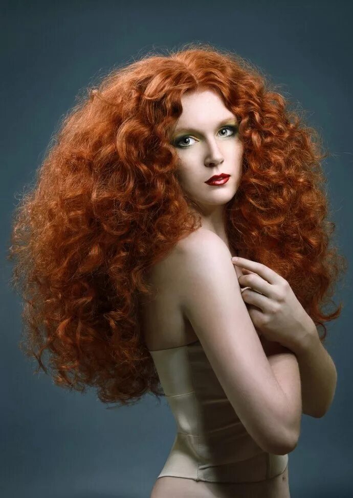 рыжеволосая катрин кюн. анастасия шнайдер модель рыжая. локоны керли рыжие. длинные рыжие волосы. густые рыжие волосы.