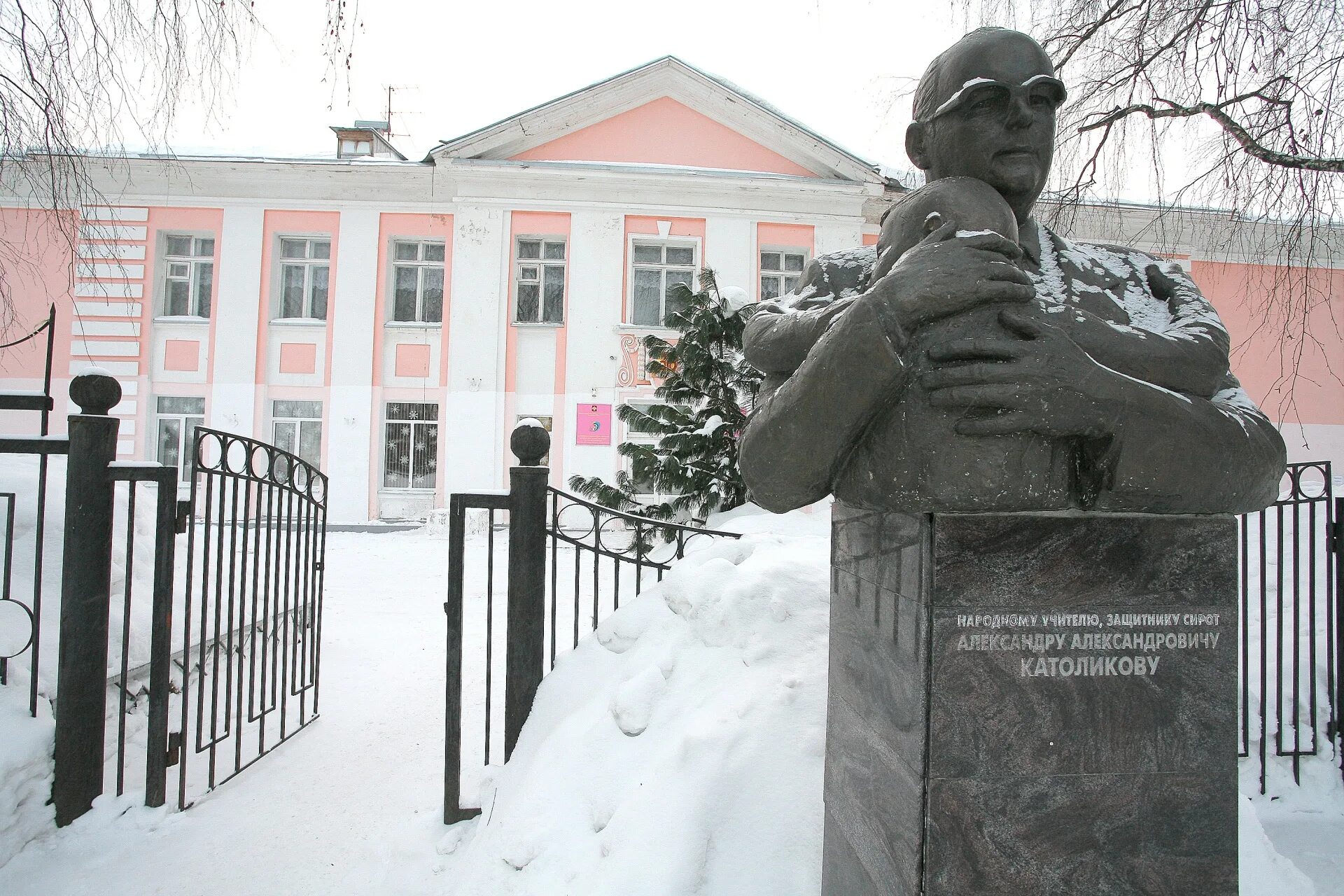 Школа интернат Католикова Сыктывкар. Памятник Католикова в Сыктывкаре. Детдом Сыктывкар Католикова. Сыктывкар интернат Католикова Агрошкола. Школа интернат сыктывкар