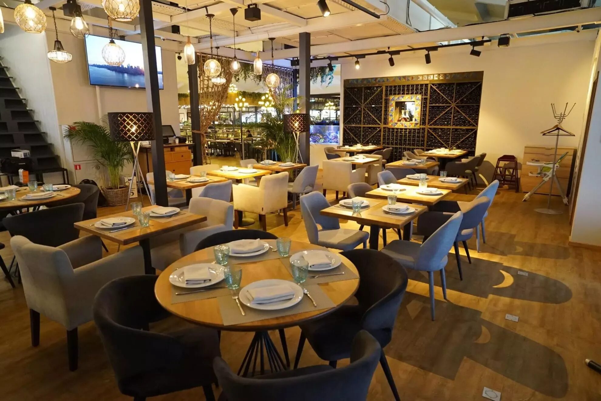 Усачевский рынок роллы. Jinju bistro усачева. Сыроварня ресторан в москве усачевский рынок. Сыроварня усачевский. Jinju bistro усачева.