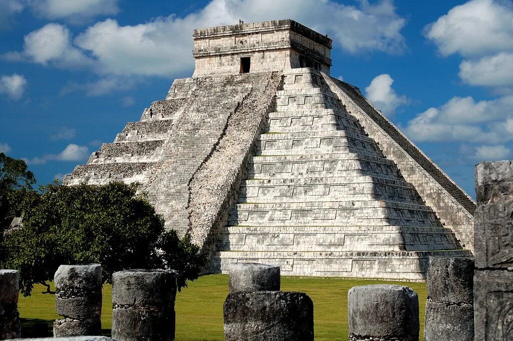 Лучшее чудо света. Пирамида Майя Чичен-ица. Пирамиды Чичен-ица в Мексике. Чичен-ица древний город Майя. Город Майя Чичен-ица в Мексике..