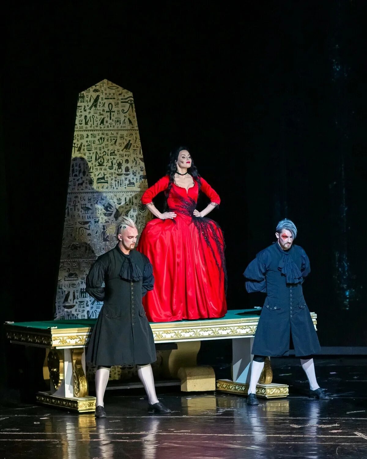 Дк выборгский дама пик. Бартока. Замок герцога синяя борода опера пермь. Замок синей бороды мюзикл. Дама пик мюзикл фанфики.