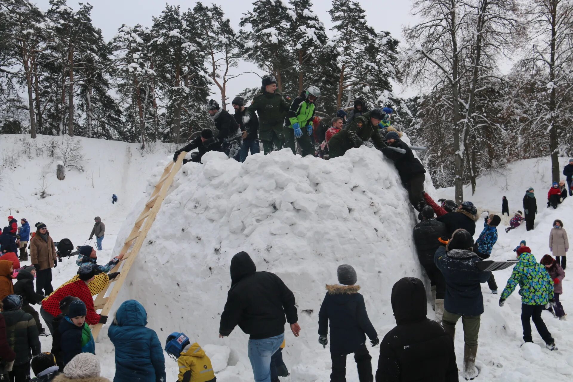 Лицо масленицы. Масленичное чучело 2023. Масленица в звенигороде. Масленица в звенигороде. Школа 1158 праздник масленица.