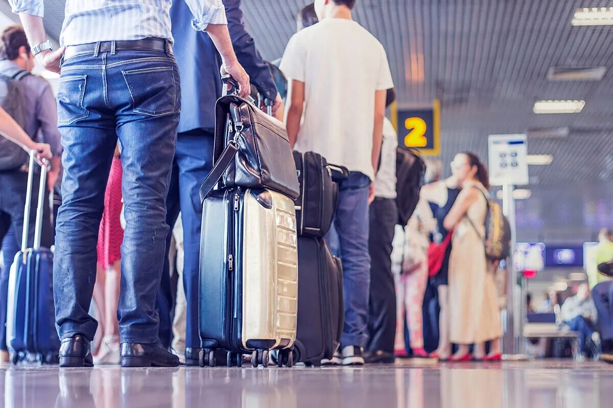 Туризм за рубежом. Деньги на отпуск. Туристы в крыму. Туристам предложили. Туристы в городе.