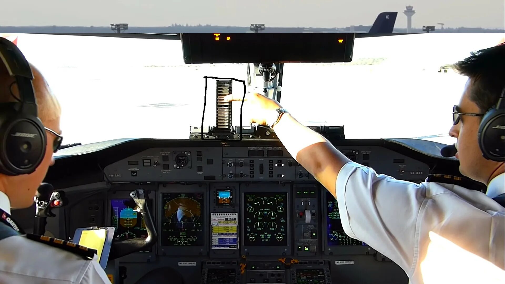 Dash 8 q400 Cockpit. Dash q400 Cockpit. Bombardier q400 кабина. Bombardier Dash 8 q400 Cockpit. Dash 480