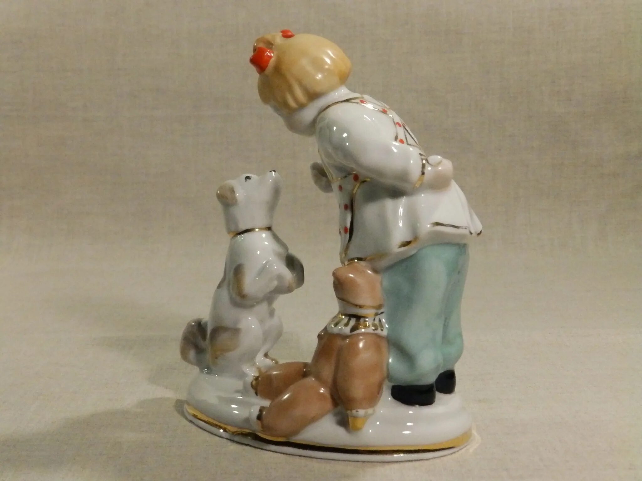 авито статуэтки фарфоровые лфз. фарфоровая статуэтка модница лфз. статуэтки 50, 60гг. статуэтка бульдог лфз. «малахитовая шкатулка лфзи.