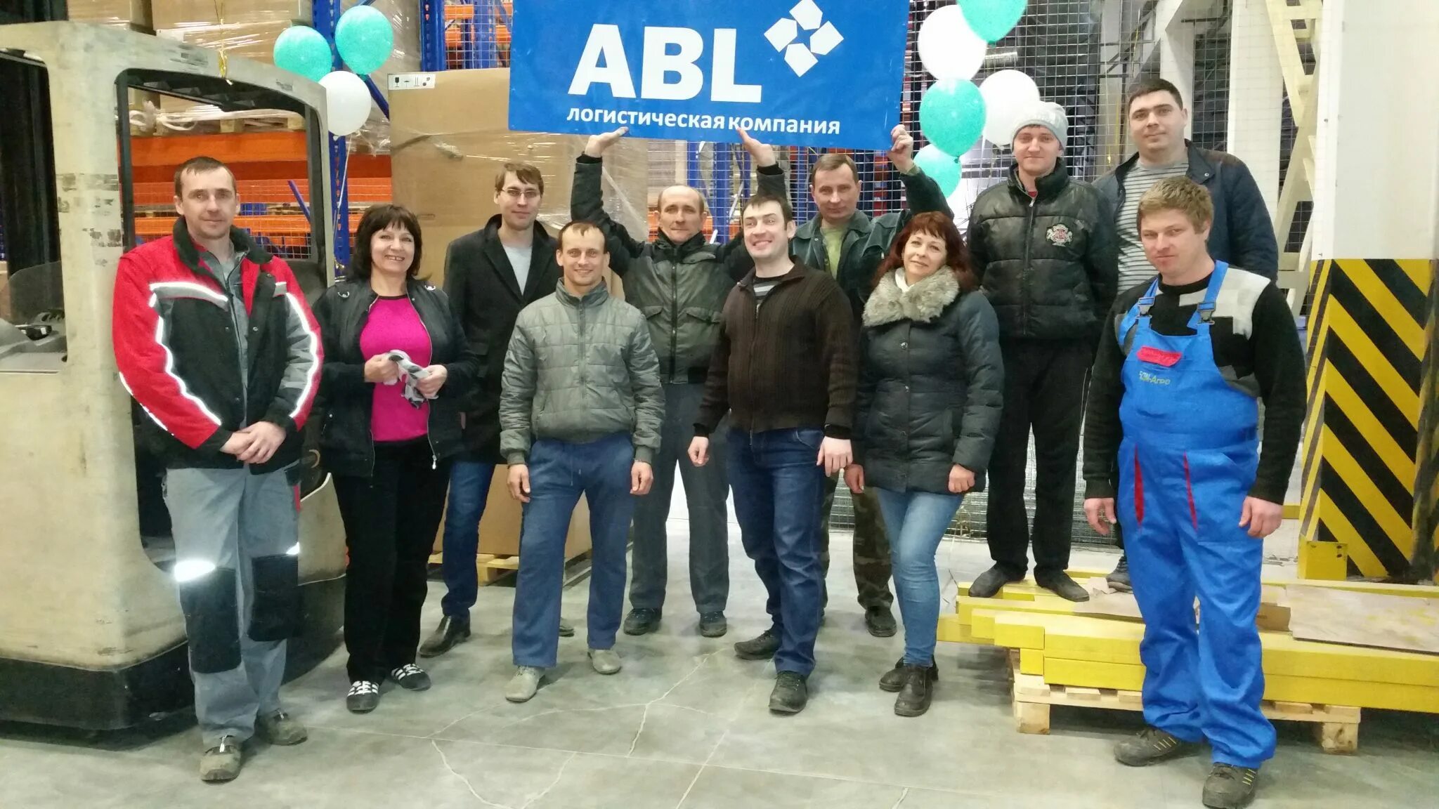 Логистический центр 24. Fm logistic томилино. Логистическая компания. Грузовые авто предприятия. Олк очаковская логистическая компания.