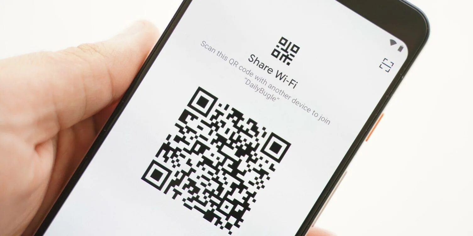 Прочитать qr код с помощью. QR код. Смартфон QR код. Считывание QR кода для андроид. Наведи смартфон на QR код.