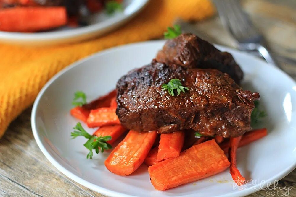 Рецепт из говядины на второе быстро. Braised Beef. Braised Beef short Ribs. Томленые говяжьи ребра. Говяжьи ребрышки для тушения.