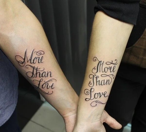 Влюблённые безумны на латыни. Тату любовь и верность. Красивые надписи на латыни. Тату на руке женские надписи. Парные тату надписи.