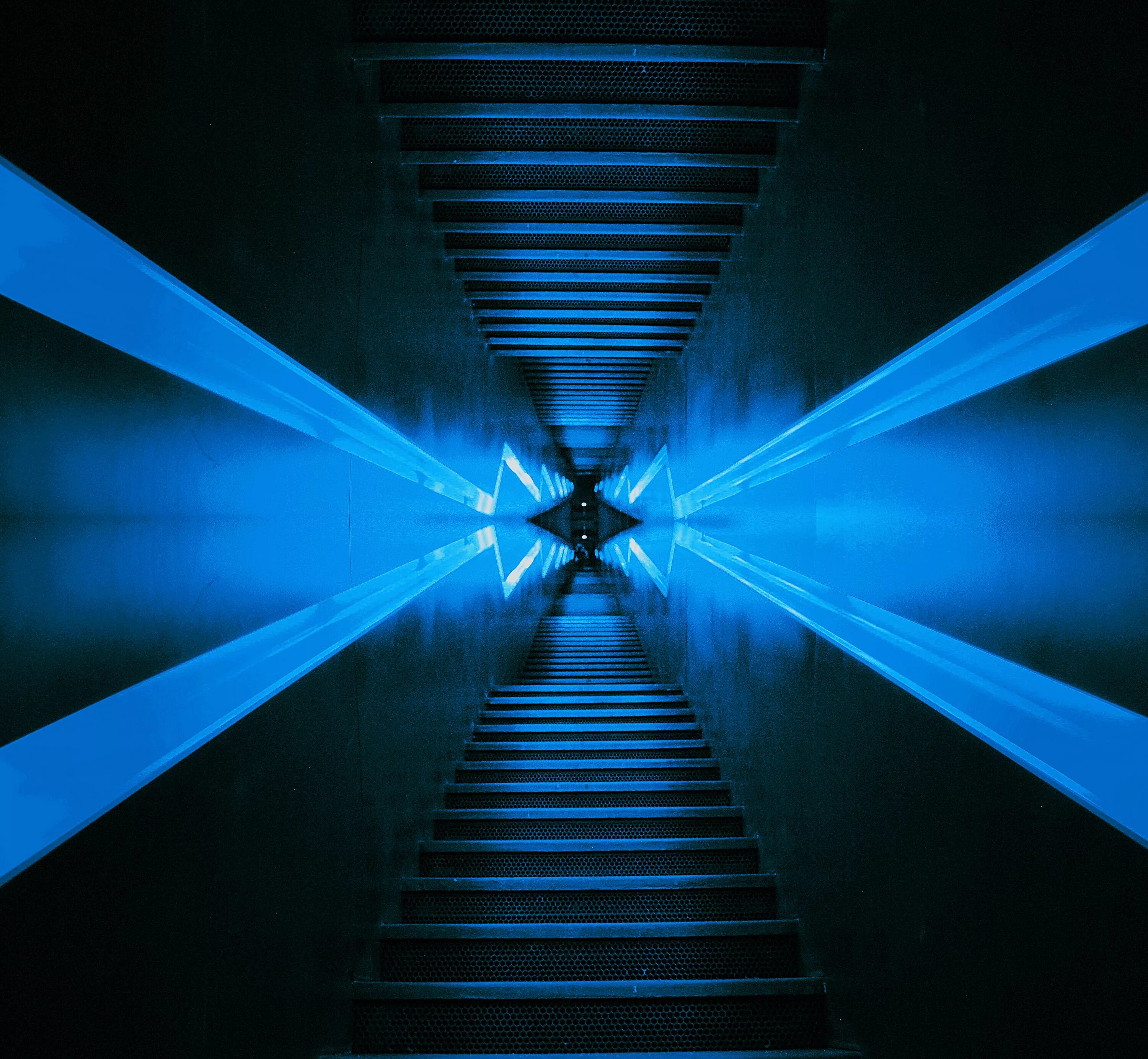 Way to blue. Туннель неон. Синий тоннель. Неоновая лестница. Тоннель абстракция.