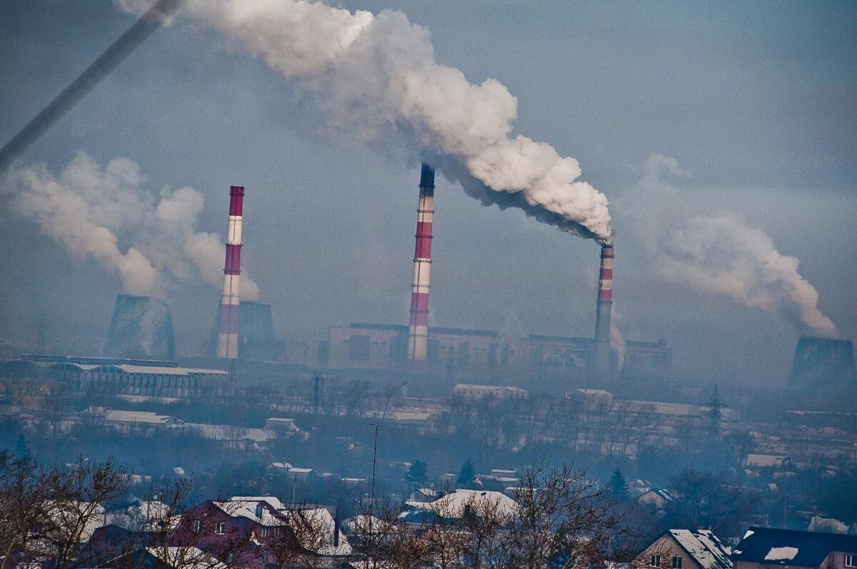 Загрязнённая атмосфера Челябинск. Челябинск заводы загрязнение. Загрязненный воздух г Челябинск. Экология Челябинска атмосфера.