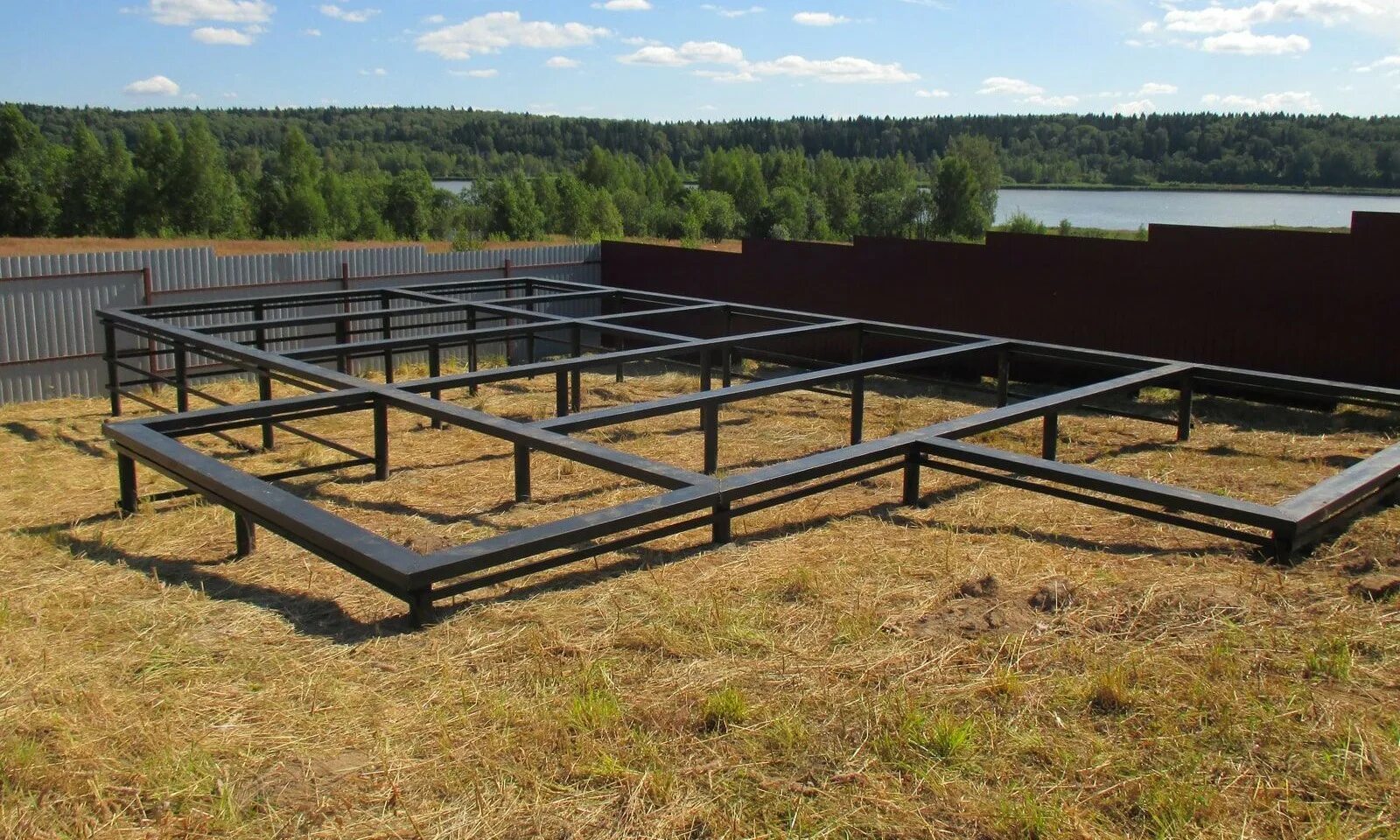 Монтаж свайно винтового фундамента. Фундамент на винтовых сваях. Фундамент сваи установка. Свайно-ростверковый фундамент. Фундамент на винтовых сваях.