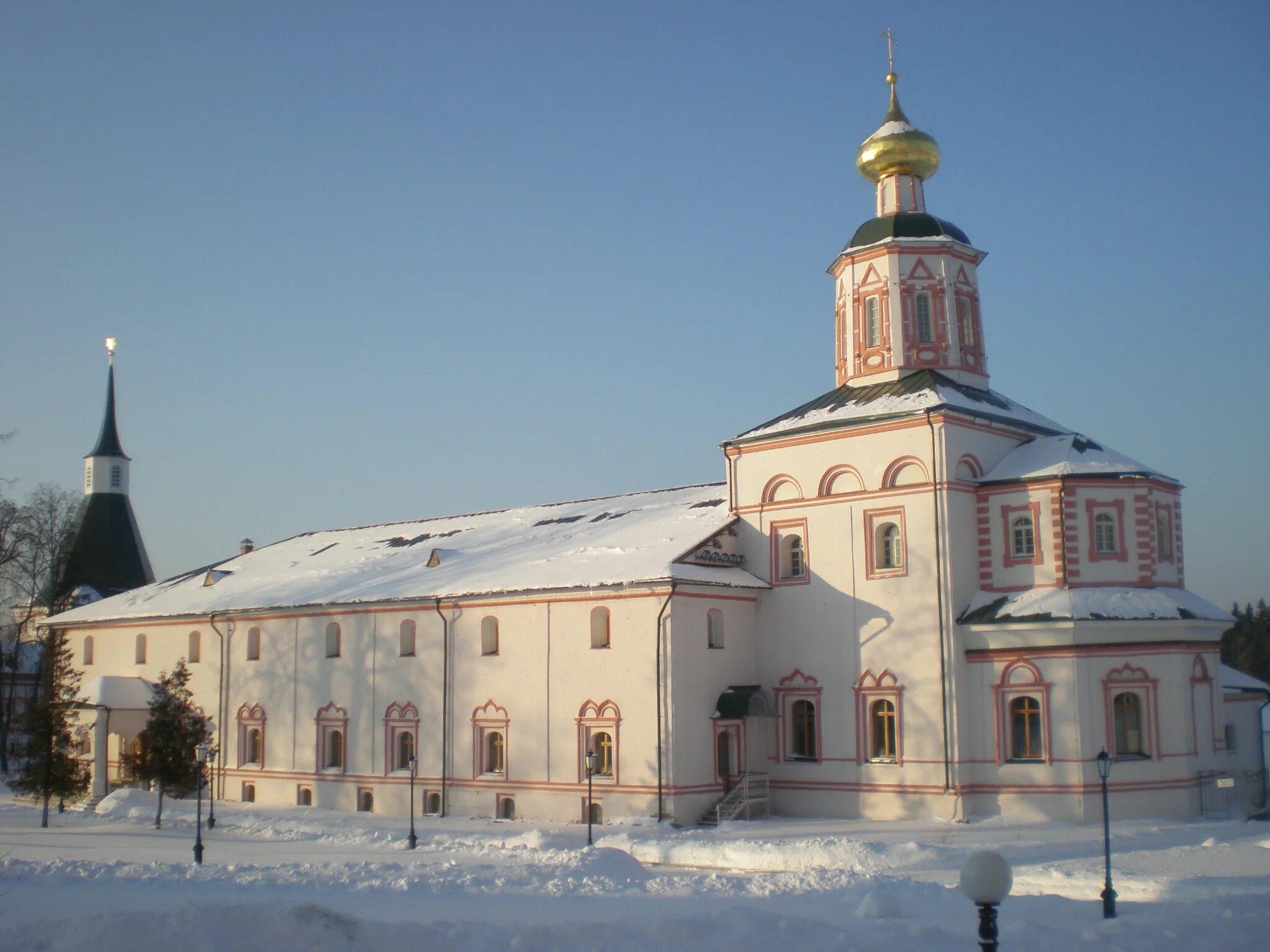 Мужской монастырь новгородская область. Монастырь на Валдае Иверский монастырь. Валдайский Иверский Богородицкий Святоозерский монастырь. Валдайский Иверский монастырь Новгородская область.