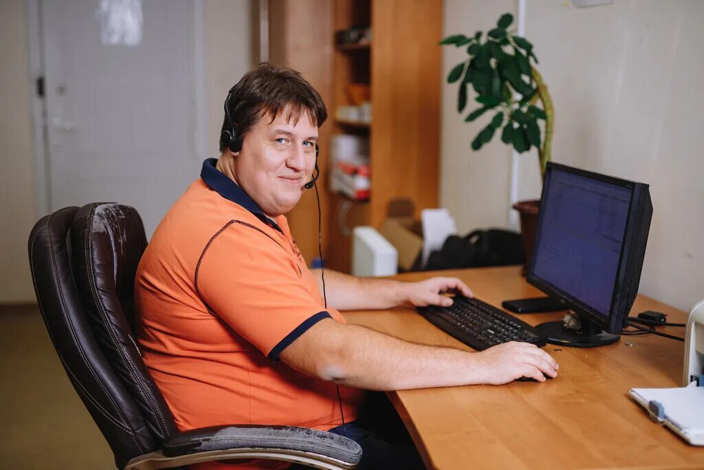 Сетевое и системное администрирование. Порт системное администрирование. Системное администрирование. Запутанные провода. Много проводов.