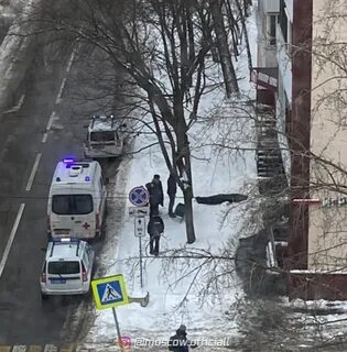 В москве выпали из окна