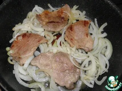 Мясо свинины на сковороде с луком рецепт