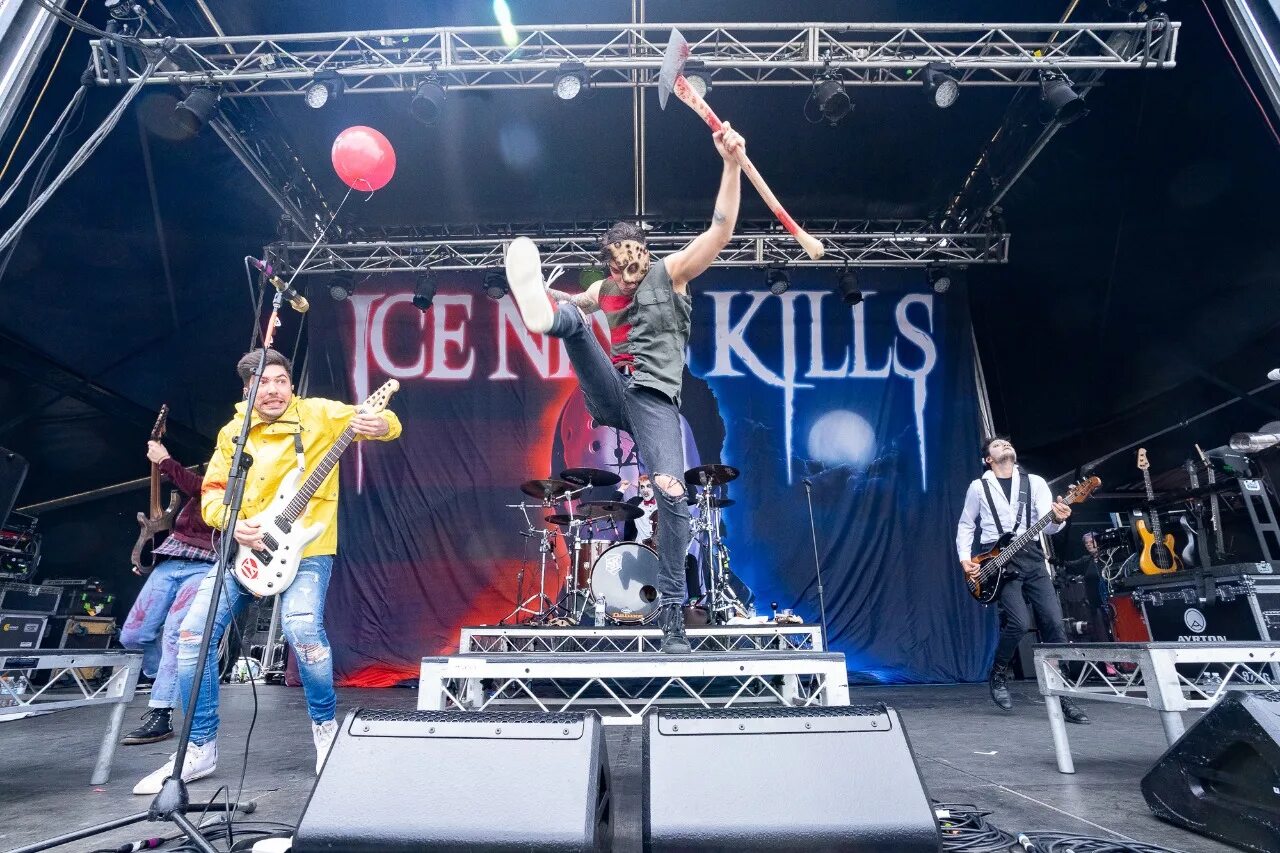 A work of art ice nine. Спенсер чарнас ice nine kills. ice nine kills 2025. ice nine kills 2025. ice nine kills live.