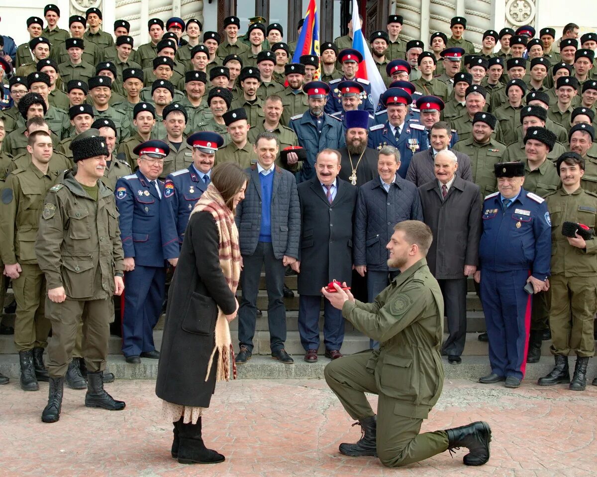 Предложение на параде. Казаки Всевеликого войска Донского на параде Победы в Москве. Парад в Новочеркасске 2022. Донские казаки на параде Победы 2021. Парад Казаков в Новочеркасске.