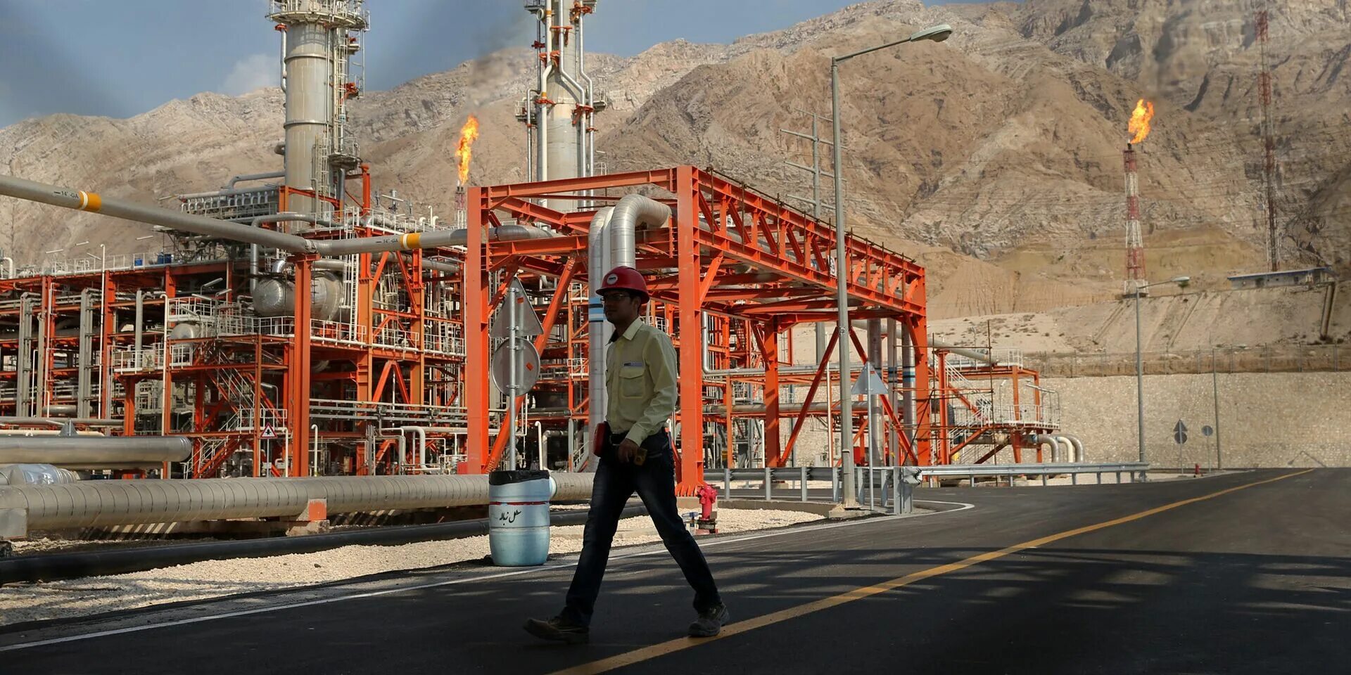 Иран ирак нефть. Иран нефтедобыча. месторождения нефти в иране. иран бинак месторождение. нефтегазовая промышленность в иране.