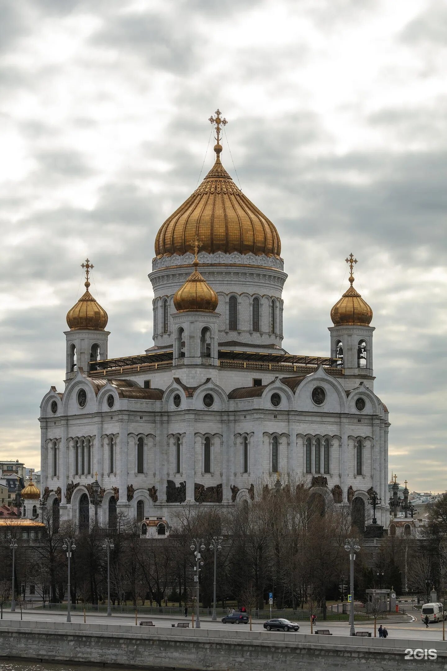 Храм христа спасителя улица. Храм христа спасителя. улица волхонка 15. храм христа спасителя в москве фото. белый храм в москве.