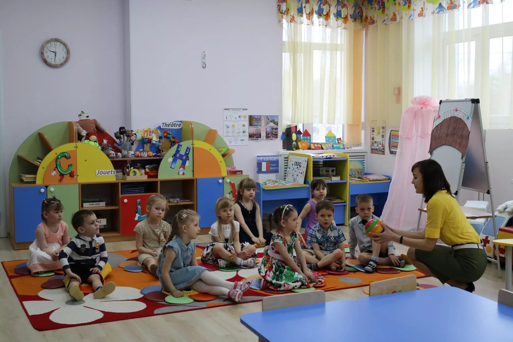 Билингвальная среда. Билингвальная группа в детском саду. проект билингвальный детский сад. билингвальная среда в детском саду. оформление билингвальных групп в детском саду.