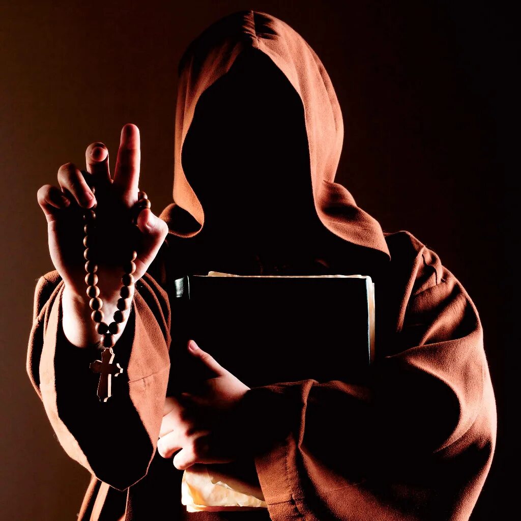 мужчина в капюшоне. монах без лица. черный капюшон. серый в капюшоне хакер. человек в черном капюшоне.