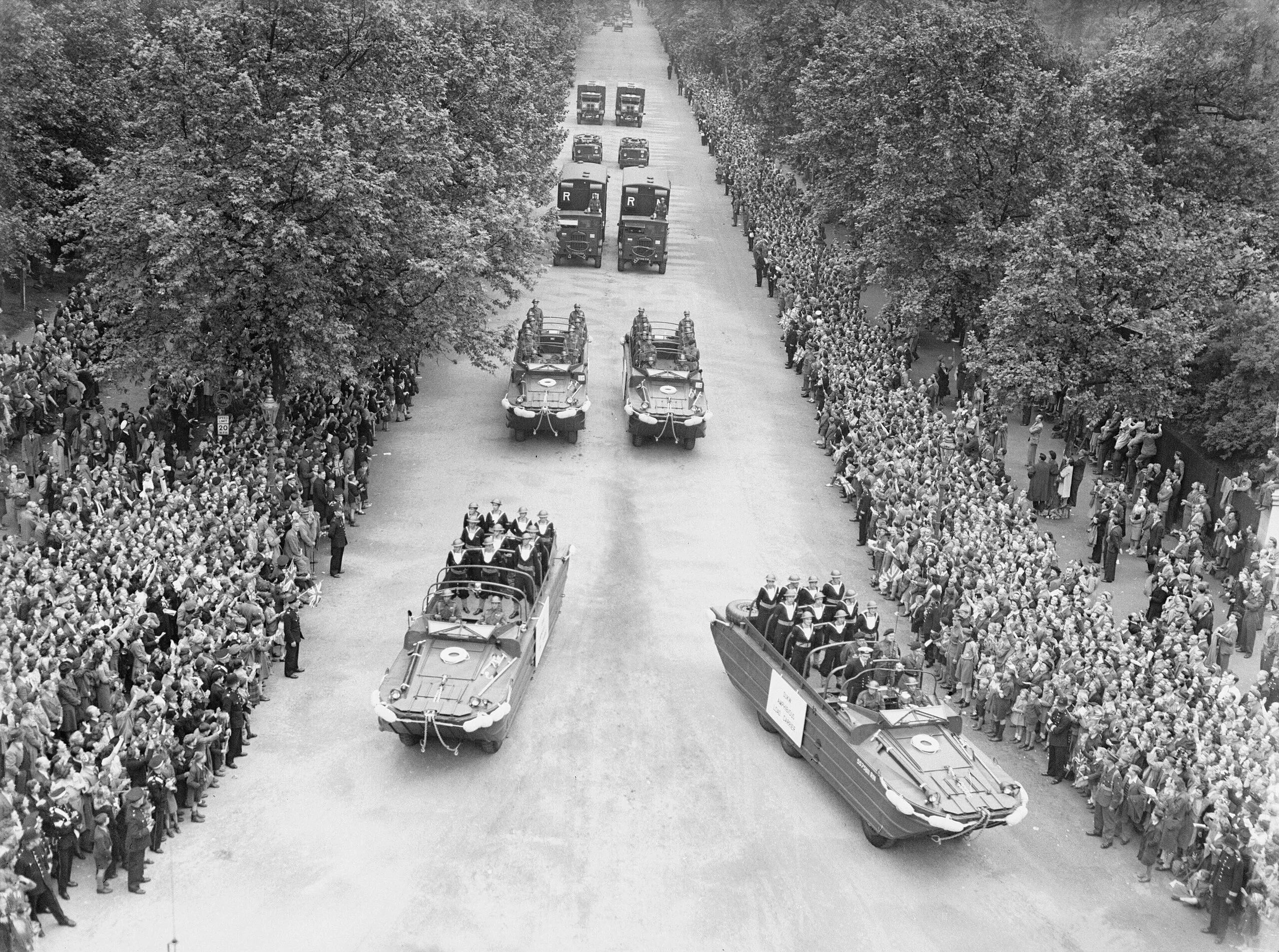 Великобритания союзники годы. Парад Победы 1946. Парад в Лондоне 1946. Парад Победы 1946 года. Парад Победы в Лондоне 1945.