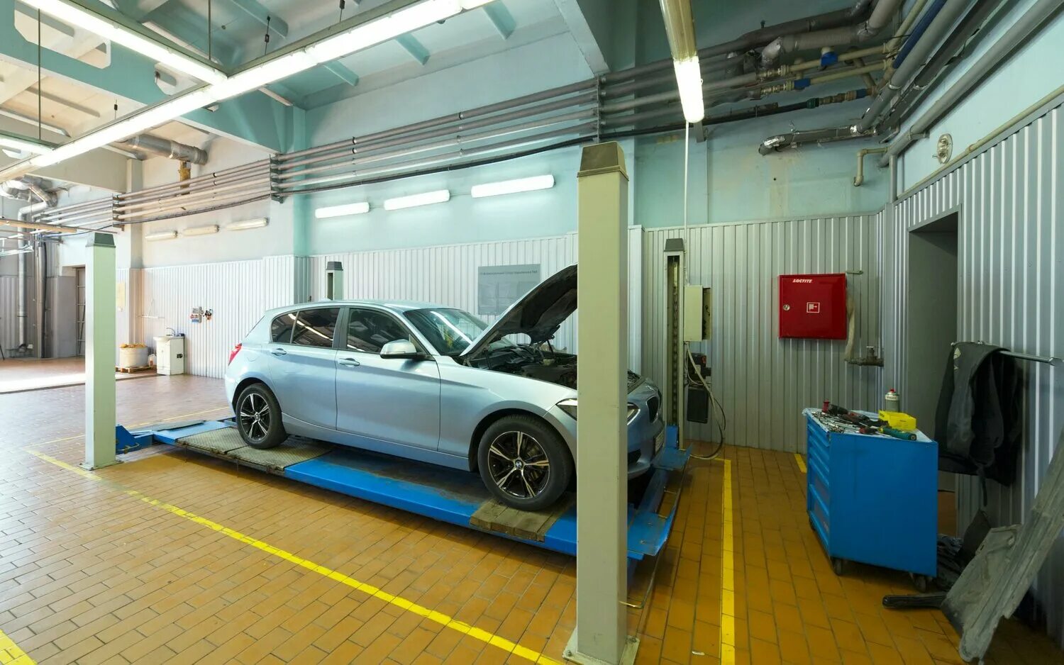 Фреш авто воронеж изыскателей 29. Сервис авто воронеж. Сто воронеж. Бмв сервис. Автосалон боравто воронеж на 9 января.