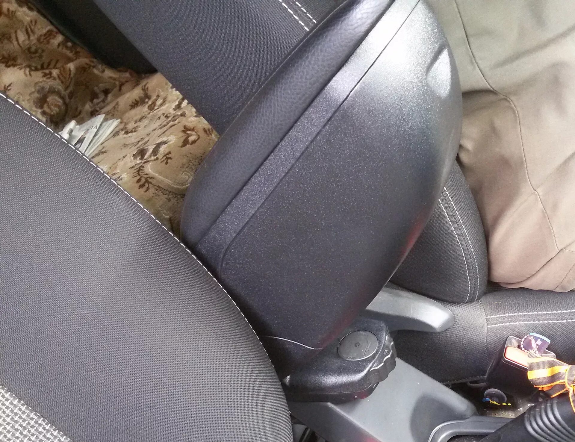 оригинальный подлокотник рено дастер. подлокотник рено дастер 2. подлокотник renault duster 2020. подлокотник на рено дастер 2013. подлокотник рено дастер.