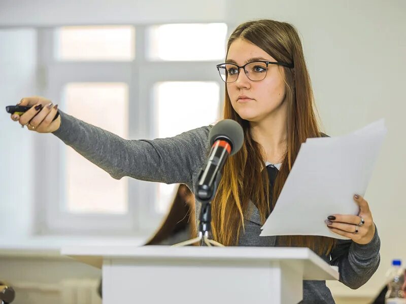 Ответить на семинаре. Выступление студентов. Студент выступает с докладом. Конференция студентов. Студент выступает на конференции.