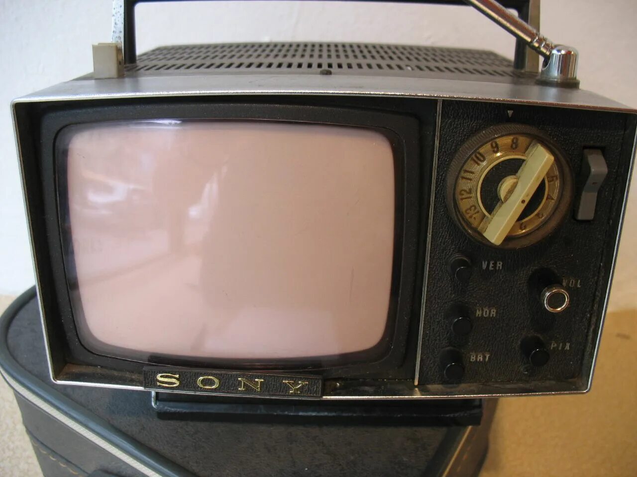 Cts-tr-1020. Микро телевизор 1975. Analog tv. Телевизор сони 1995. Телевизор электроника ф1-01.