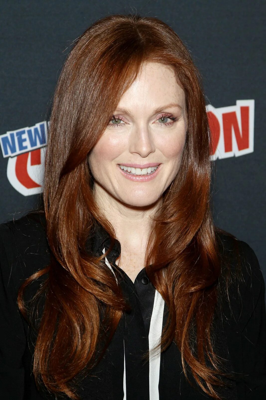 October mist 1495 от benjamin moore. Бенджамин мур палитра 2021. Джулианна мур волосы. Мурайя жасмин. Джулианна мур.