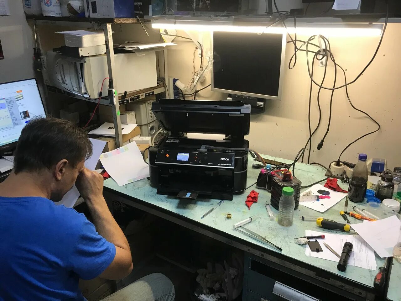 Мастер по ремонту принтеров. Ремонт принтеров. Заправка картриджей. Сервисное обслуживание принтеров. Центр ремонта принтеров undefined.