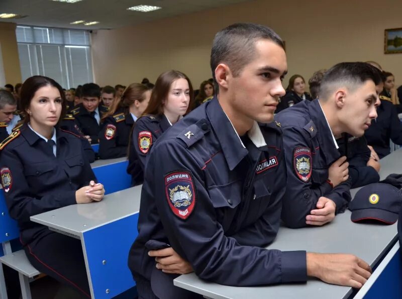 Сотрудник факультета. Факультет подготовки сотрудников полиции. Сотрудники УМВД Оренбургской области. Курсанты Факультет управления персоналом. Оперативные сотрудники Цота.