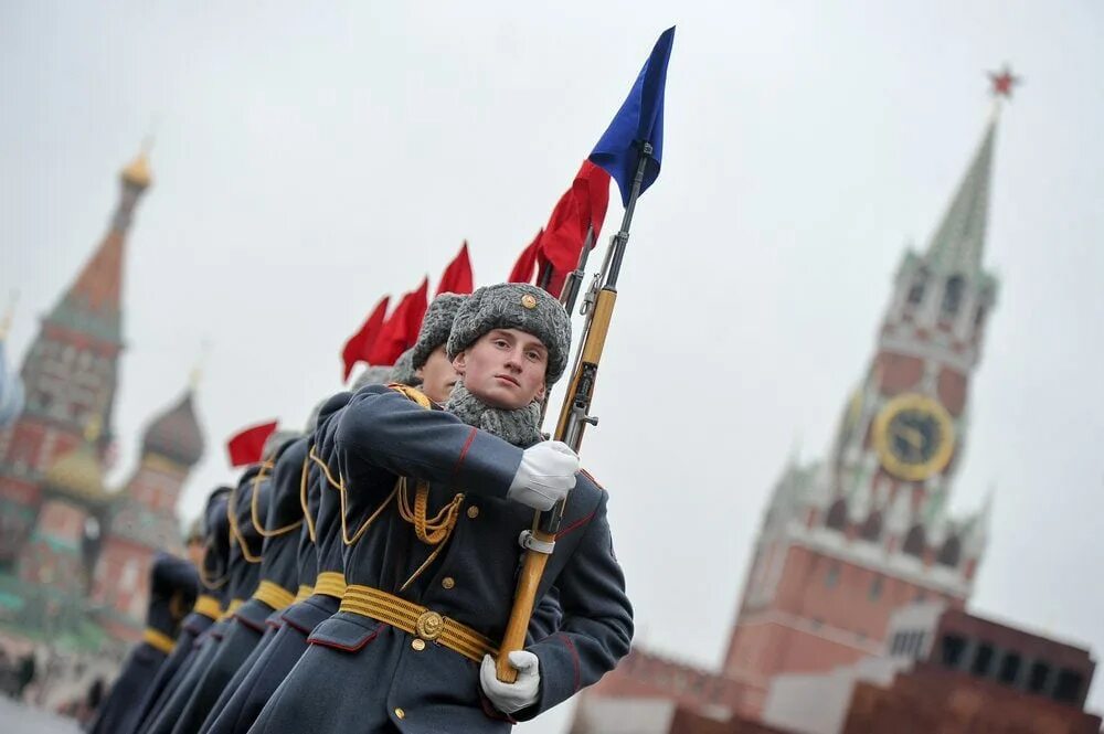 Празднование 23 февраля в Москве. Парад на 23 февраля в Москве. Парад неакрасный площади 23 февраля. День защитника Отечества красная площадь. Читать парад