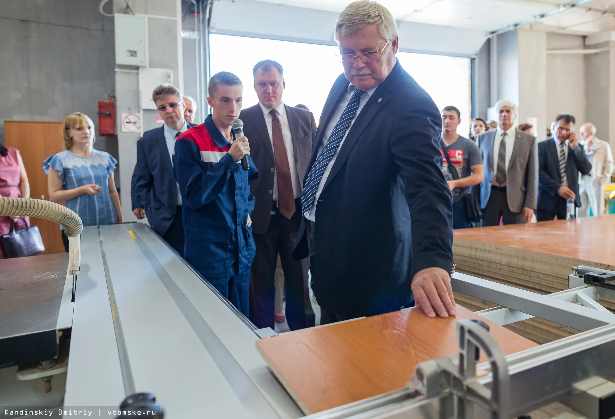 Вакансии асино центр. Специальный кадровый центр. Вакансии асино центр. Бизнес инкубатор асино. Дмитрий асиновский.