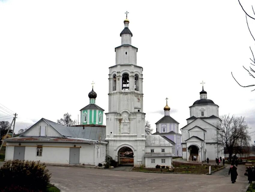 Свято монастырь курск. Рыльский Свято-Николаевский мужской монастырь Курская область. Свято Николаевский монастырь Рыльск. Курск Рыльский мужской монастырь. Храм Рыльск мужской монастырь.