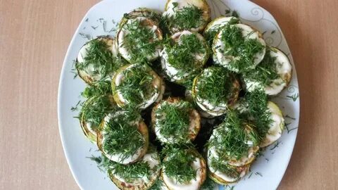 Кабачки с чесноком жареные морковь