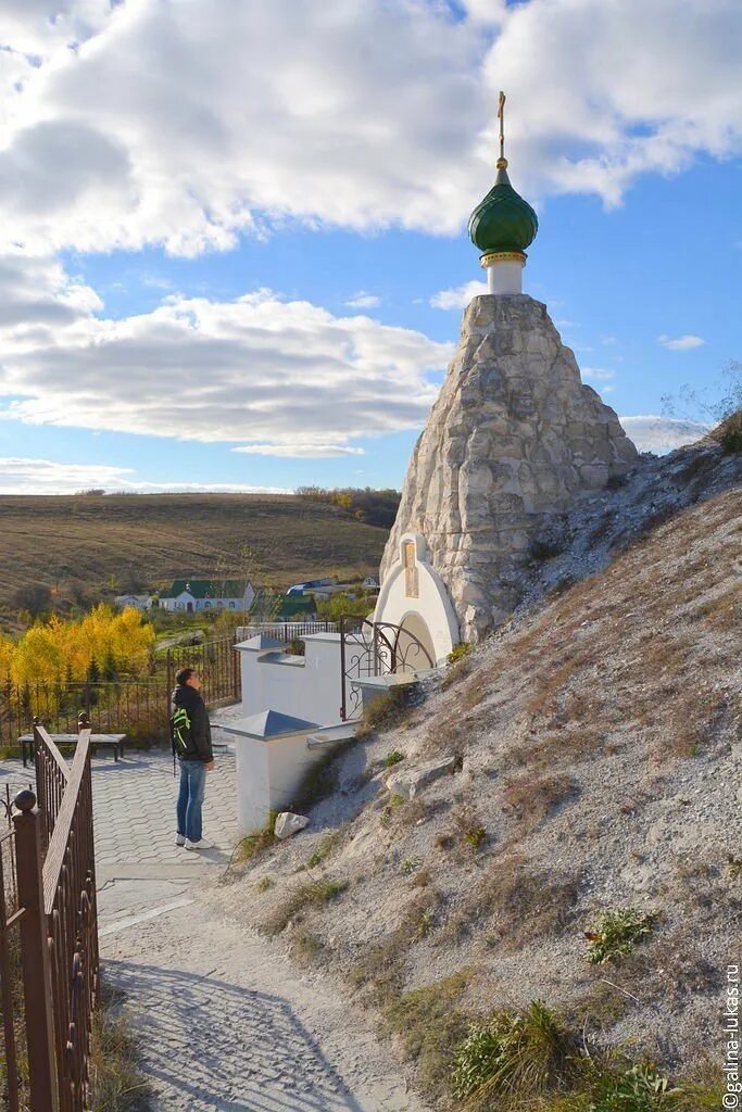 Костомарово женский монастырь сайт. Костомарово монастырь. Спасский женский монастырь в Костомарово. Костомарово Воронеж. Спасский храм Костомаровского монастыря.